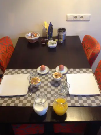 Uithuizermeeden Lentemaard ontbijt gedekte tafel