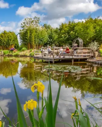 Kielwindeweer Romana zitje aan water