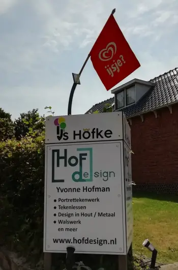 'T IJshofke in Roodeschool - Heeft u behoefte aan een ijsje? Wandel of dan eens langs