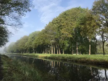 Sellingen Natuurbegraafplaats Laude langs kanaal