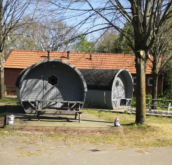 Slapen in Wijnvaten op de camping Roelage in Ter Apel