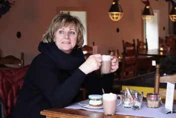 Wedde Rode Jager aan tafel